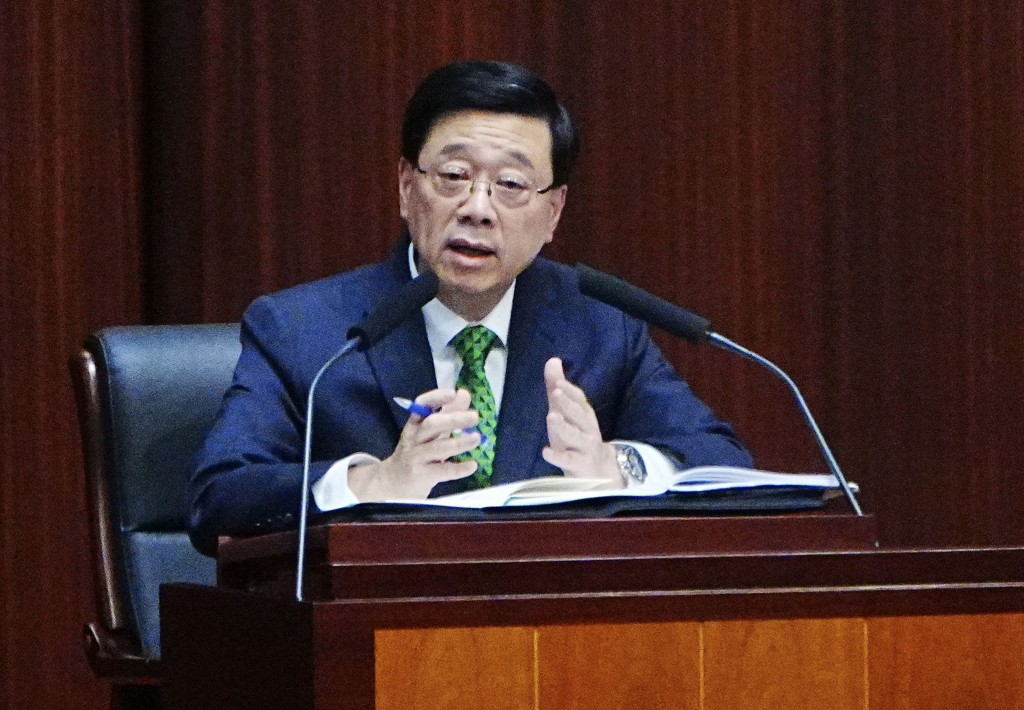 行政長官李家超和立法會主席梁君彥一同主持開球禮。資料圖片 行政長官李家超和立法會主席梁君彥一同主持開球禮。資料圖片