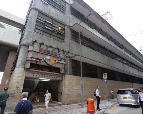 中環街市大樓以提供大眾化貨品和服務為目標，同時提供綠化及公共空間。資料圖片