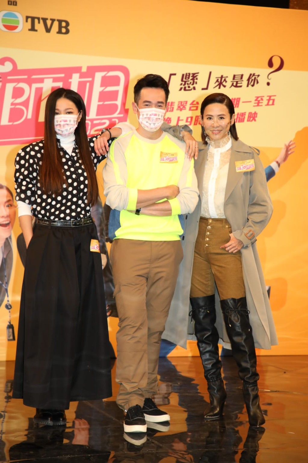 阿滕謂《陀槍III》有份圍捕陳豪演的大反派並弄傷手指。