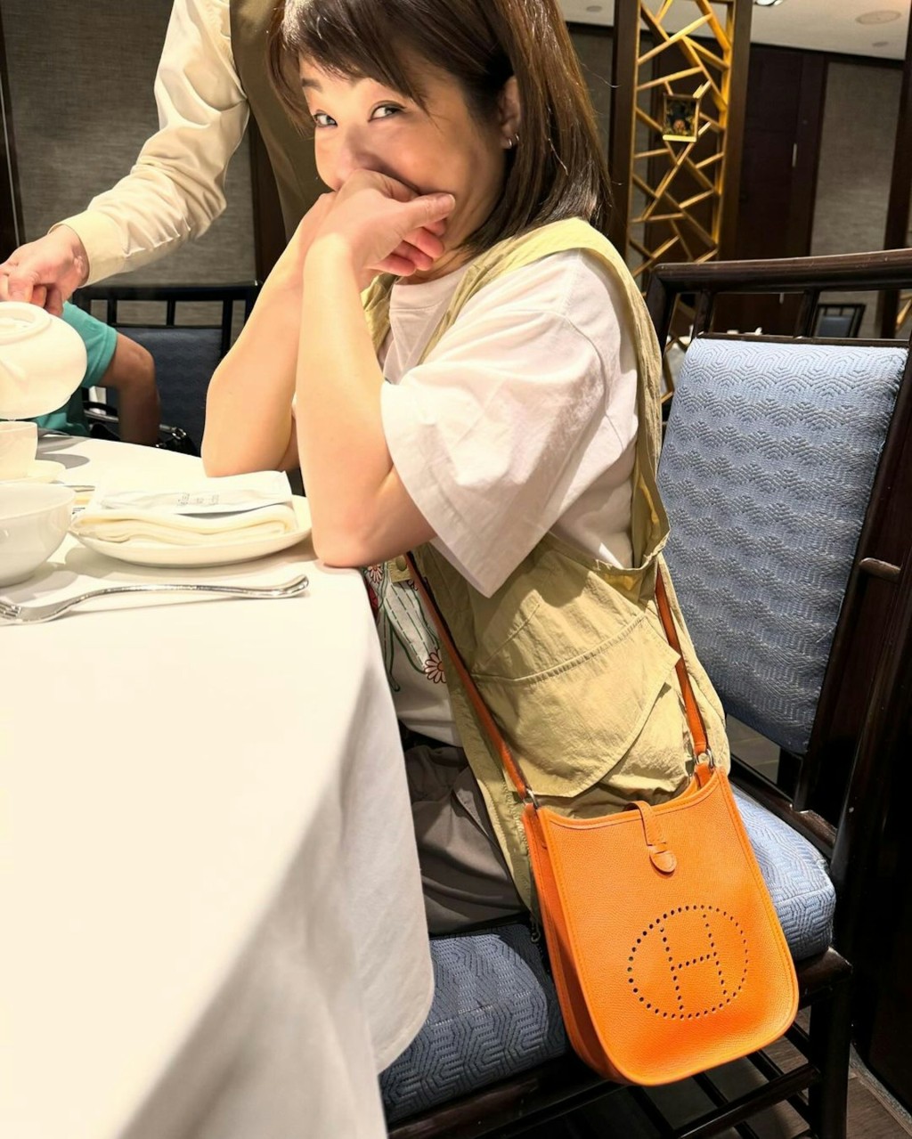 之前小仪也曾分享一个Hermès Evelyne手袋，指不时会买名牌哄自己。