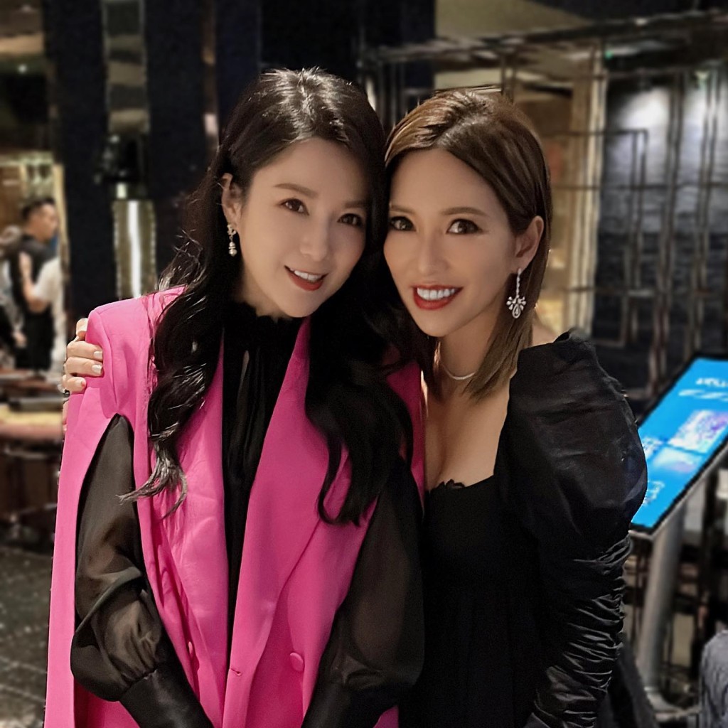 華姐出身的苛芸慧,同樣是走甜美路線的美女,自從2016年完約TVB後已鮮有公開露面,不過當年苛姑娘仍在TVB時,不時被網民稱為肥苛,事關苛芸慧同樣屬於有肉地的身型,但配合她的標緻五官,同樣是好靚女!