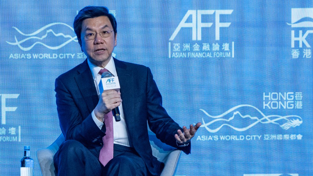 「零一萬物」行政總裁李開復指出，相信AI能創造數萬億美元價值。中新社資料圖