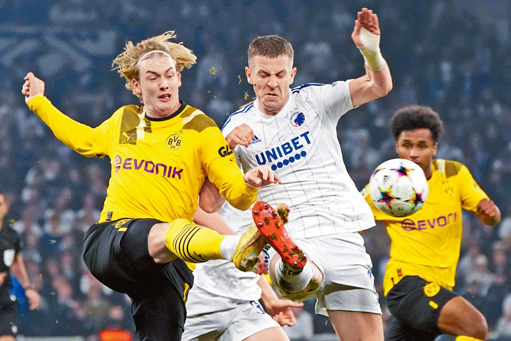 白蘭特（左）今季大爆發，22輪德甲已貢獻8入球及4助攻。