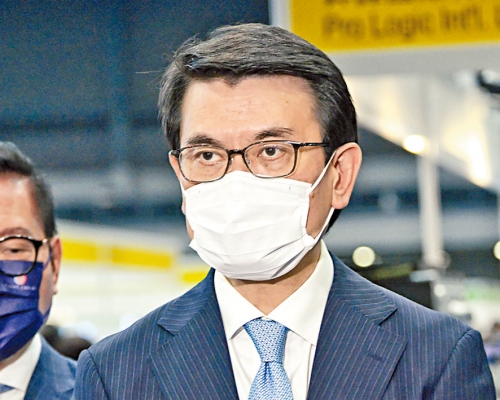 ■商經局局長邱騰華指旅遊業等行業短期內未能改善，故政府再推出針對性支援。