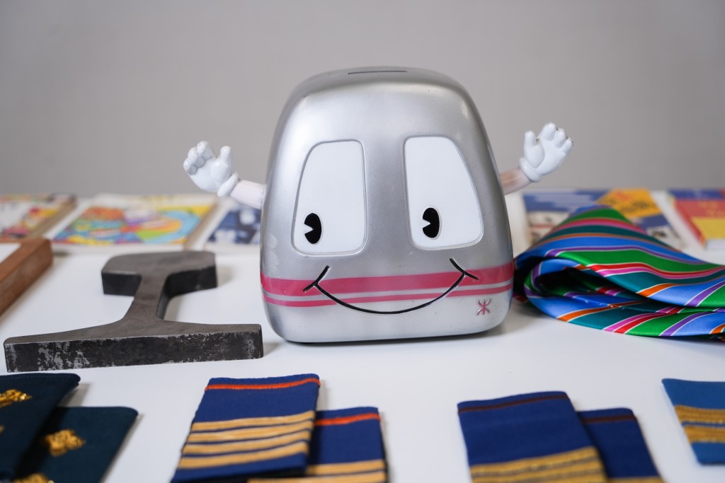 這款可愛的地鐵紀念錢罌也是胡兆昌的珍貴藏品。