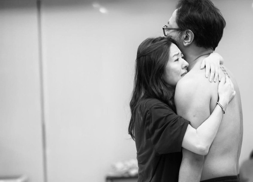 近年不少影视演员跨界发展，唐诗咏、朱谦合演舞台剧《妻迷》，诉说女人之苦。