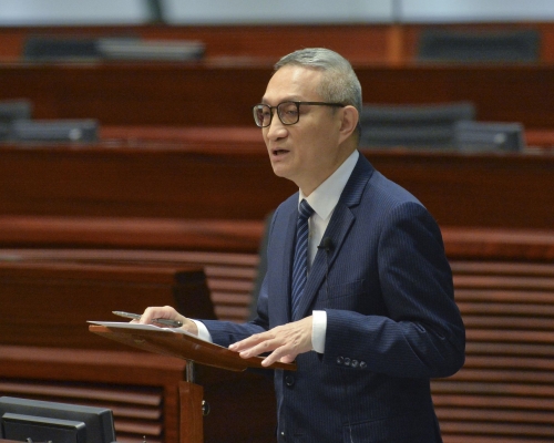 徐德義指,公立醫院人手問題需逐步處理。資料圖片