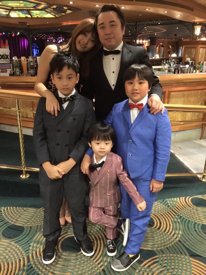 2011年小彬彬與比他小8歲、拍拖僅一個月的陳羿君閃婚，婚後誕下一子「萌萌彬」，不過兩人在2016年又離婚。