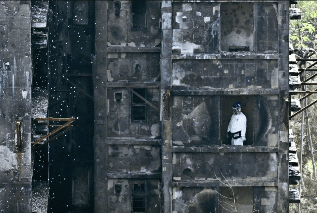 香港勞工及福利局局長孫玉菡12月2日表示，火災中共有10名外傭死亡、3人受傷。