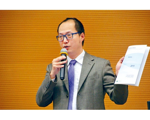 楊穎宇撰寫的《二十世紀的香港》教師參考資料，日前被教育局下架。