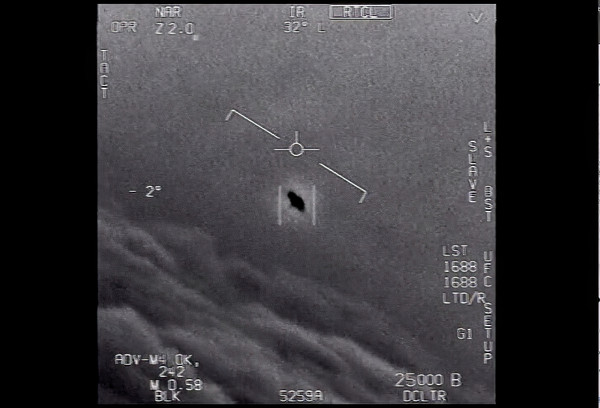 美國國防部曾公開一段聲稱由海軍飛行員拍攝到的UFO影片。美聯社 美國國防部曾公開一段聲稱由海軍飛行員拍攝到的UFO影片。美聯社