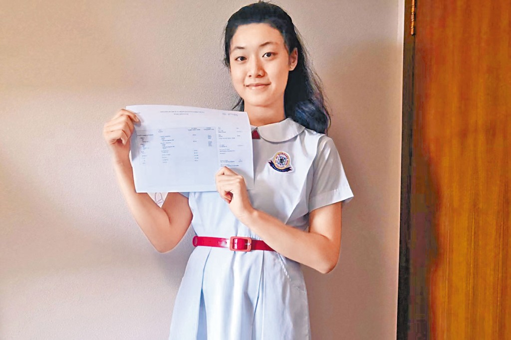 跨境生司徒蔚珊在疫下為了回校上面授課,獨自租房備試,面對想家與不安的負面情緒。