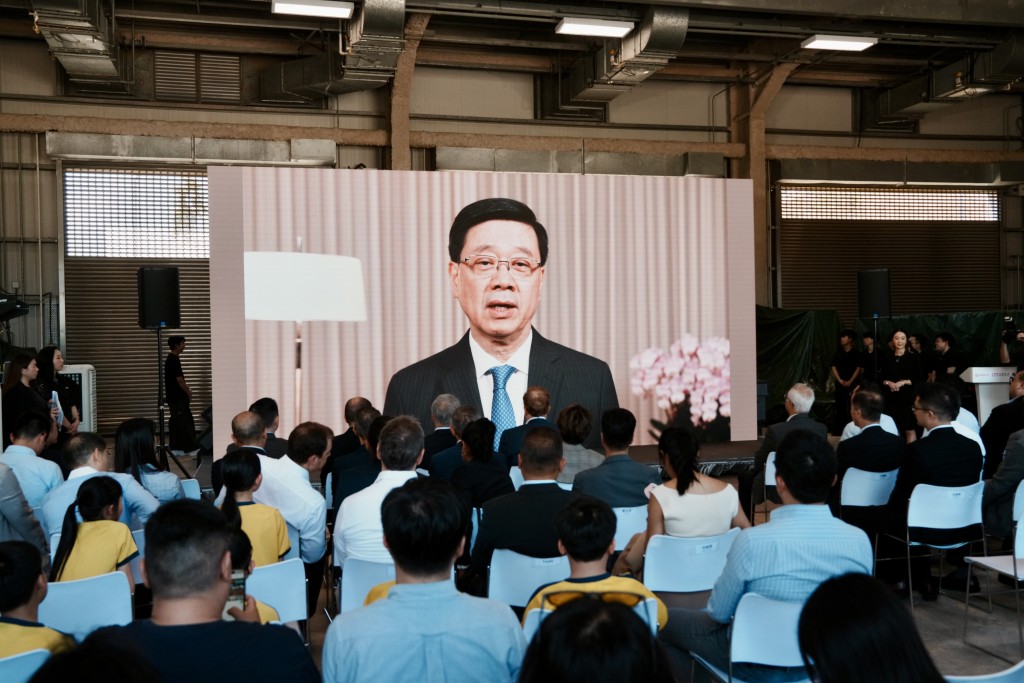 李家超表示，項目不但為香港可再生能源發展貢獻力量，更為本港邁向2050年前實現「碳中和」的目標注入新動力。