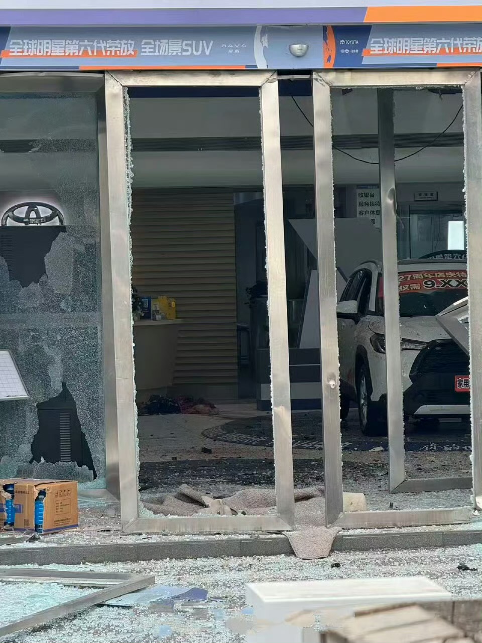 成都漢炸汽車銷售店1死4傷。