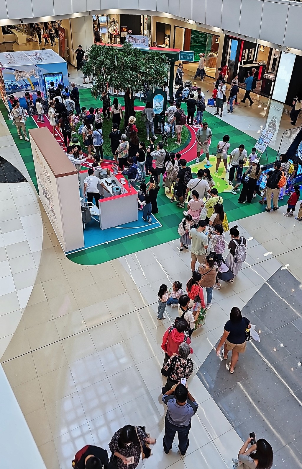 「好市民獎巡迴展覽」第三站在觀塘apm舉行。