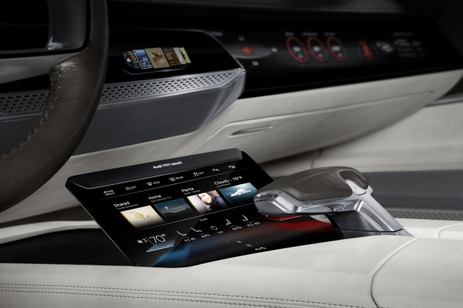 現代汽車跟Samsung在汽車領域上早就合作無間，包括顯示器、車Cam、音響等等。
