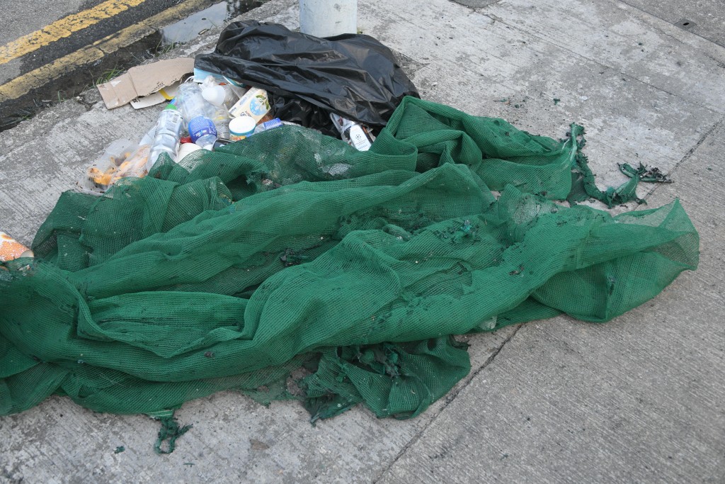 發展局局長甯漢豪上周宣布「拆網令」。 發展局局長甯漢豪上周宣布「拆網令」。