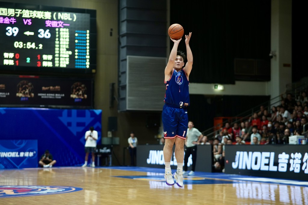 NBL季后赛总决赛Game4，香港金牛主场迎战安徽文⼀。 刘骏轩摄