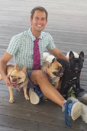 Ryan去年帶Gaga 3隻愛犬散步時遇持槍搶劫。