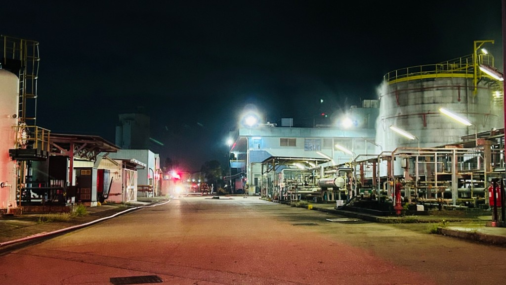 元朗工业邨一化工厂储油罐怀疑漏油。
