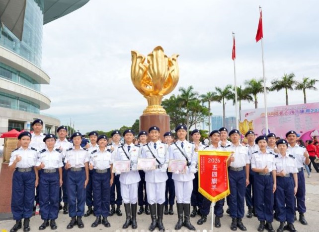 今年IDYL首次獲得五四旗手選拔亞軍，脫穎而出的隊員們踏上金紫荊廣場旗台，於該個別具意義的日子擔任區旗升旗手。