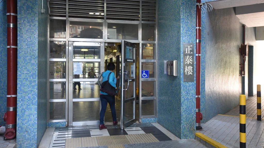 事發在慈正邨正泰樓。資料圖片
