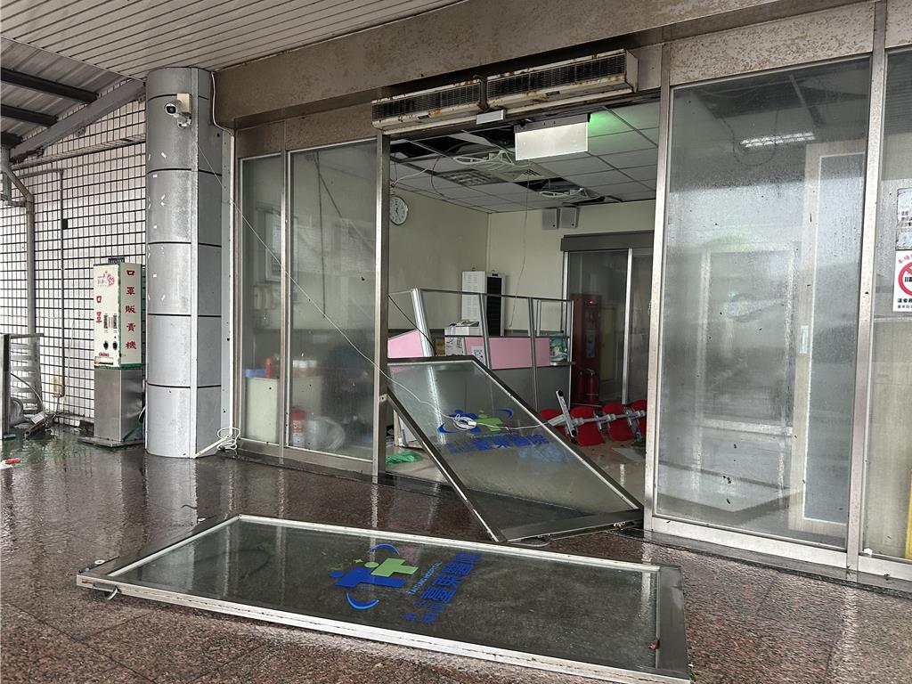 颱風楊柳在台灣造成廣泛破壞。中時