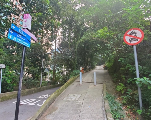 一名男子在半山行山期間跌傷,獲救送院。 楊偉亨攝