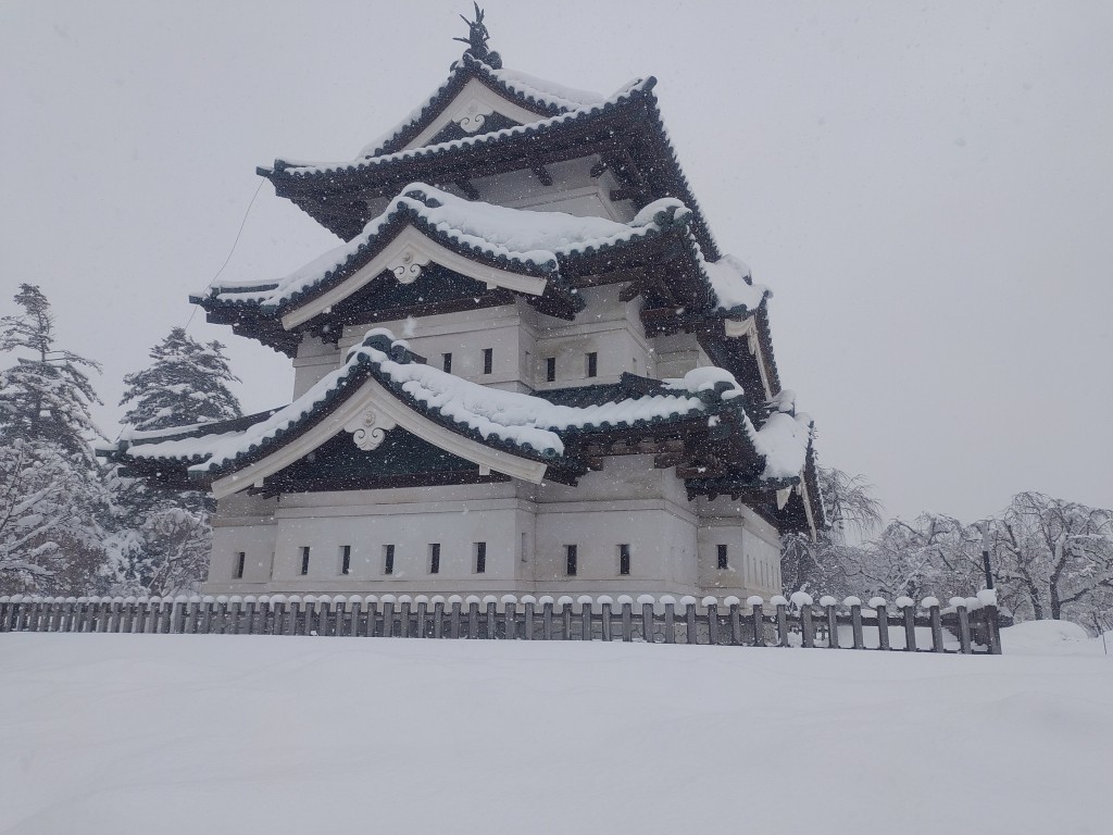 弘前公園被積雪覆蓋。（X@xeon0226）