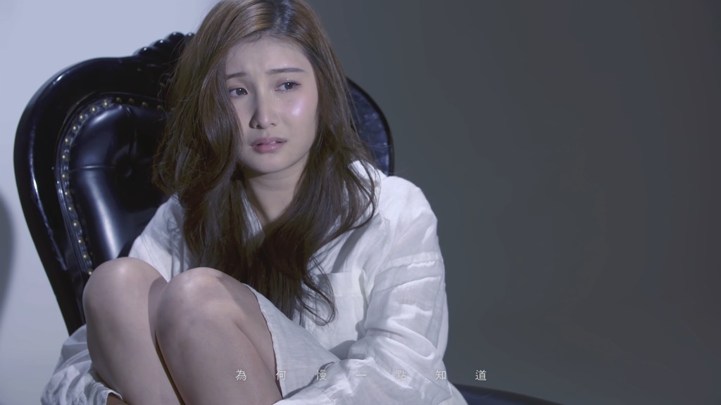 沈殷怡曾為AK拍攝個人單曲《蝸牛》MV，估計合作後撻着。