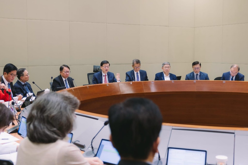 李家超主持立法會選舉政府統籌專班會議。李家超fb 李家超主持立法會選舉政府統籌專班會議。李家超fb