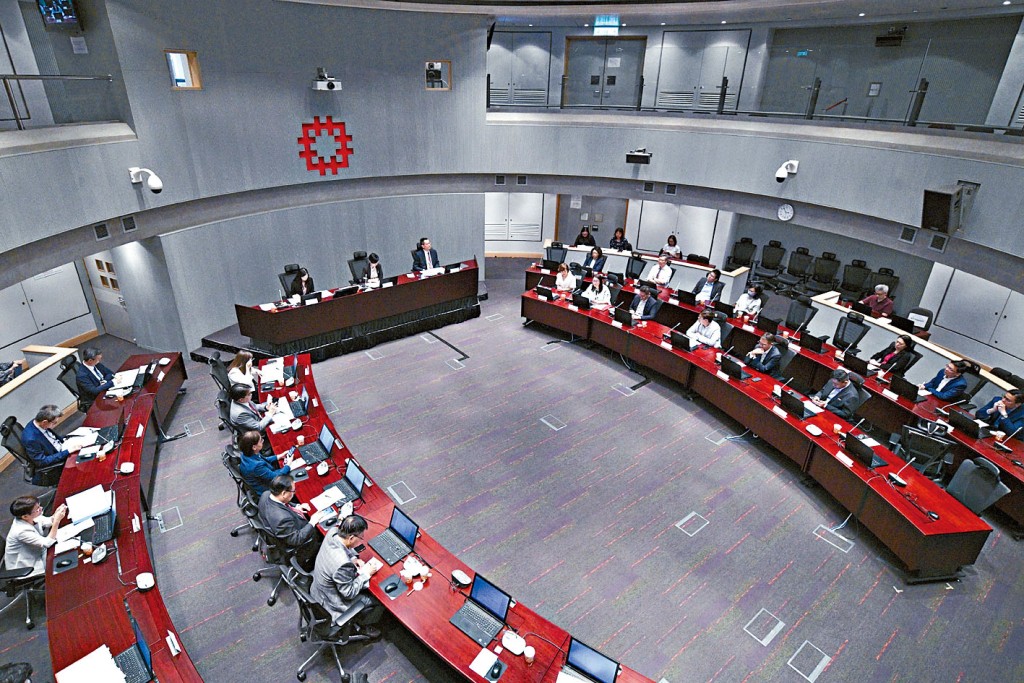 香港房屋委員會昨日舉行周年特別公開會議。