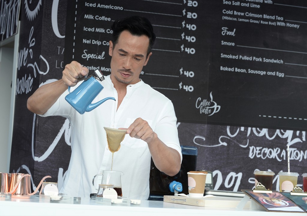 陈豪每次拍剧都会在片场「开档」供应私伙咖啡。