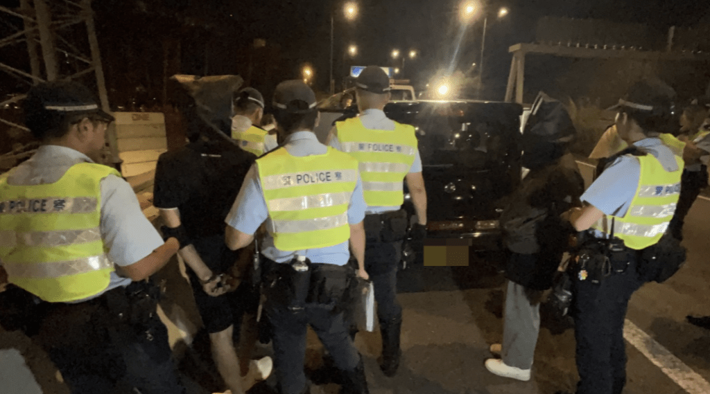 被捕男女均34歲,報稱情侶關係。蔡楚輝攝 被捕男女均34歲,報稱情侶關係。蔡楚輝攝