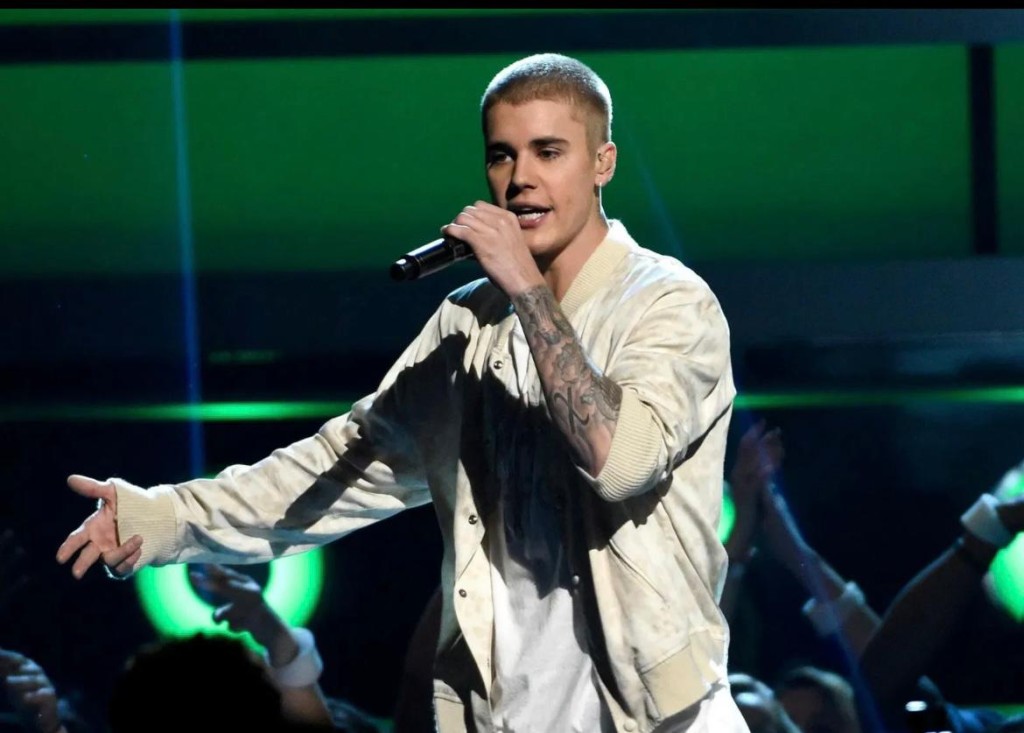 Justin Bieber疑因前業務經理財政管理不善，損失大量金錢，打算起訴對方。