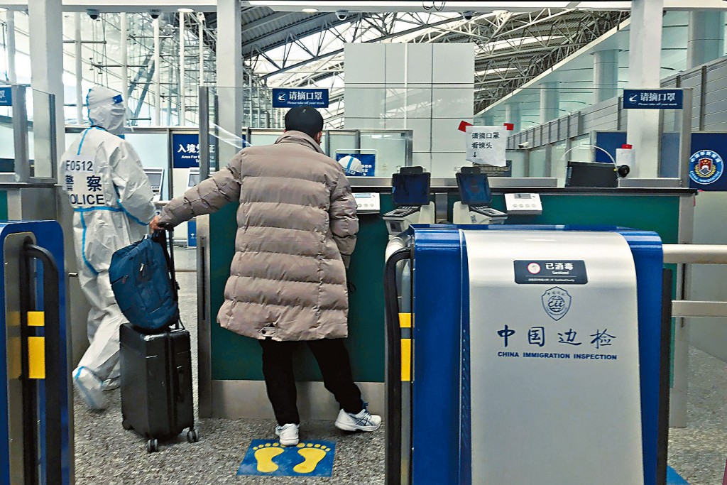 中國民眾準備出外旅遊。