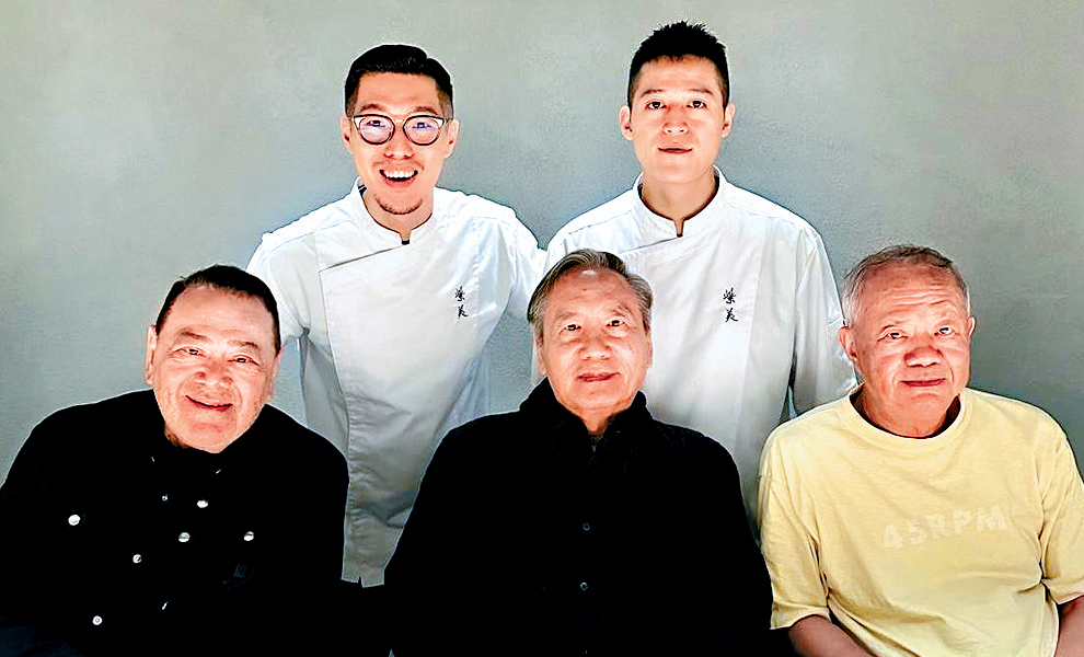 在「紫美」与生师傅（右）和辉师傅（左）合照