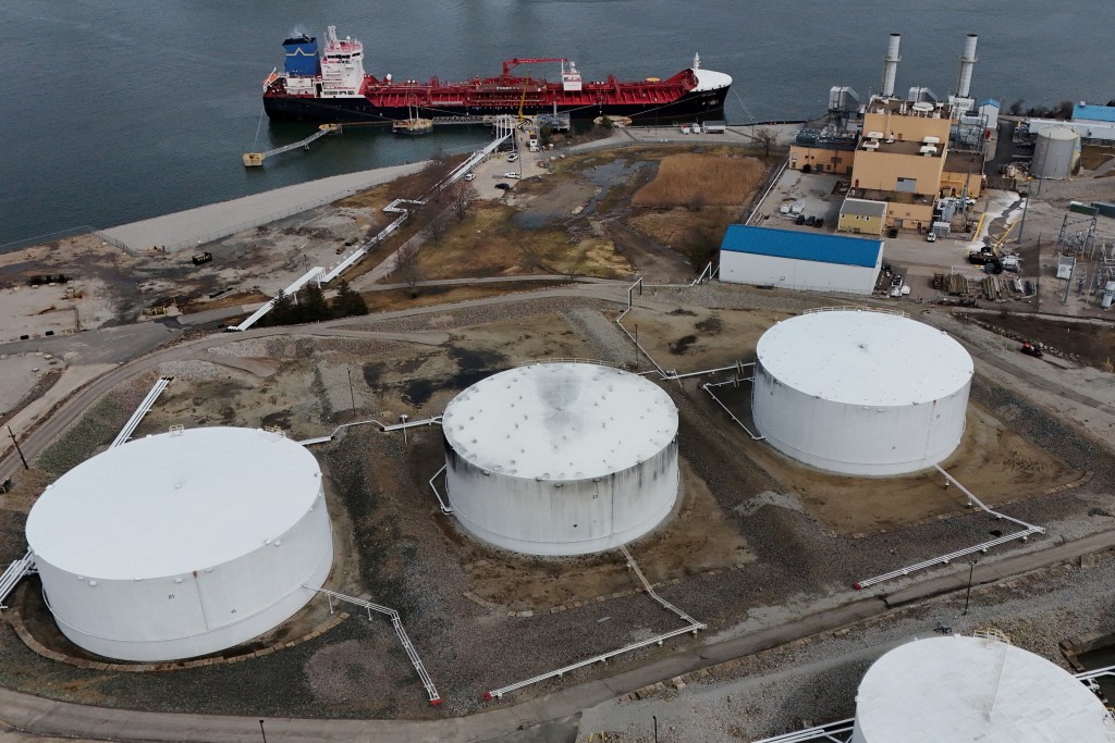 美开始释出战略石油储备，首批投放4520万桶。路透社