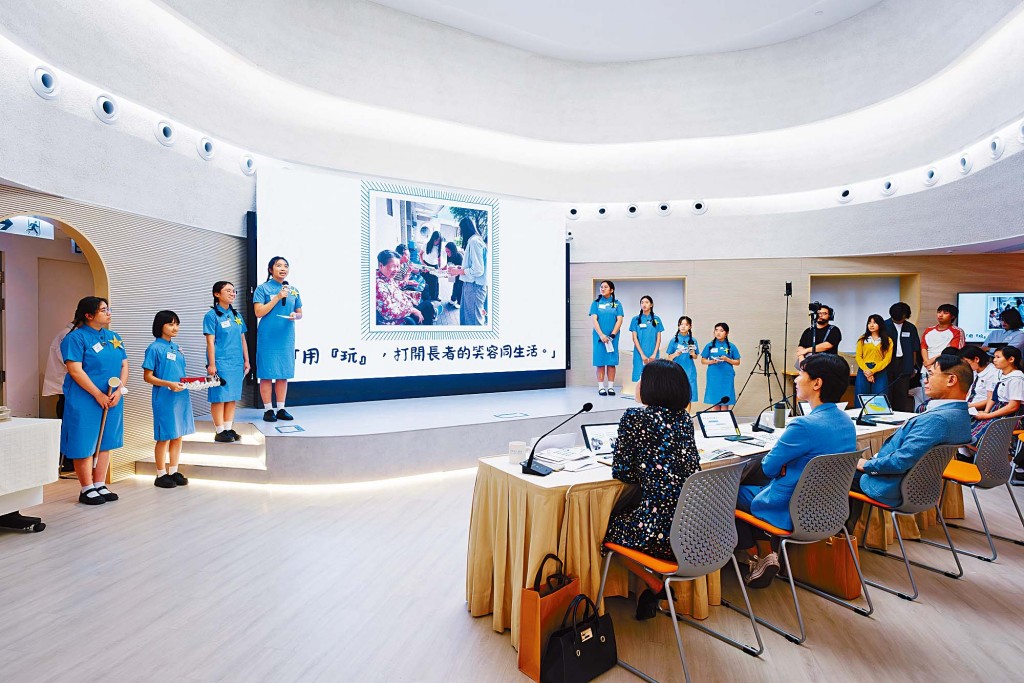 參賽同學準備充分，應對評審提問從容自若。