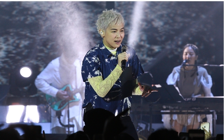何韻詩宣佈下月舉行演唱會。
