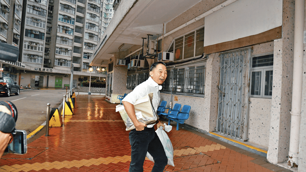 胡志偉今年6月30日刑滿出獄,獲釋後不足一個月立即離港。 胡志偉今年6月30日刑滿出獄,獲釋後不足一個月立即離港。