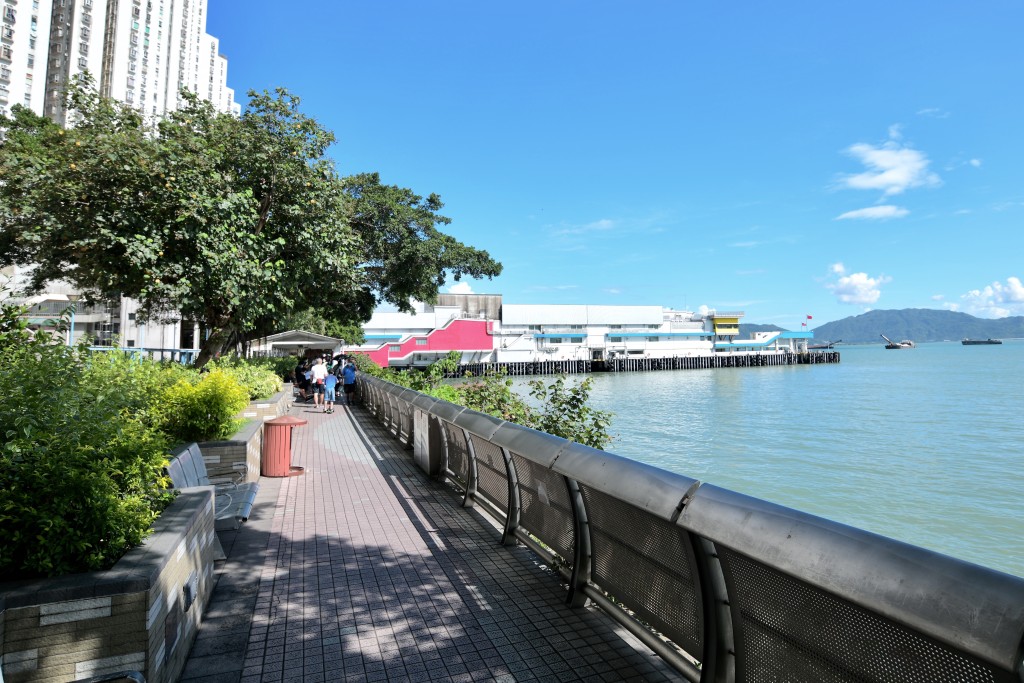 建議優化屯門沿海步道。資料圖片 建議優化屯門沿海步道。資料圖片