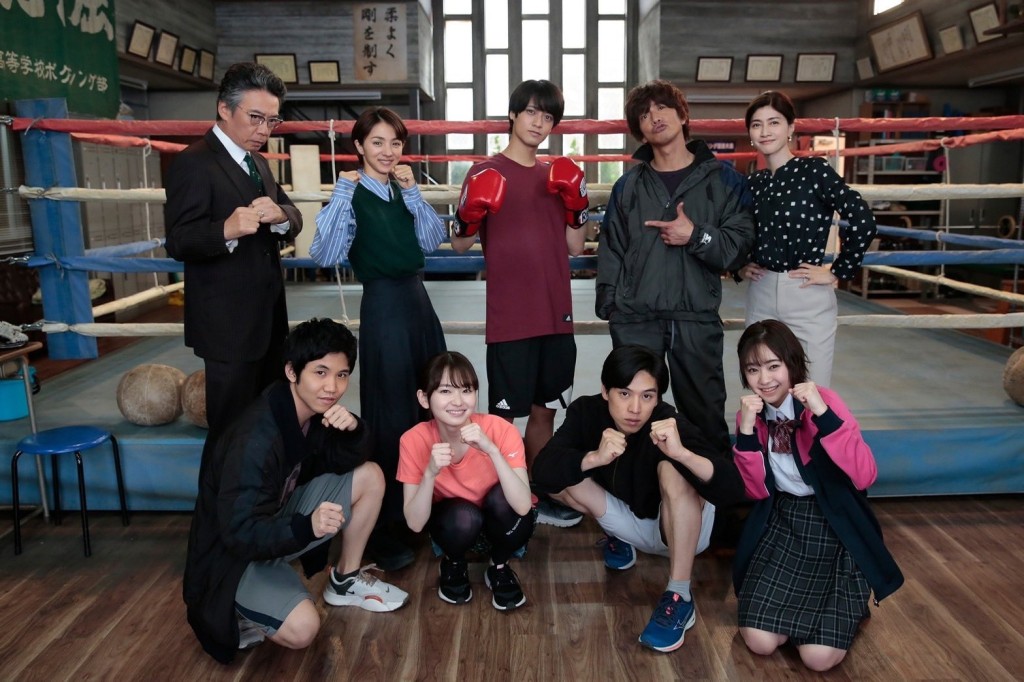 暌違十二年,木村拓哉再度搭檔滿島光(上排左二)。