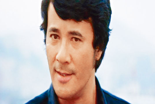 ■嘉倫曾在經典電影《跳灰》中扮演探長。