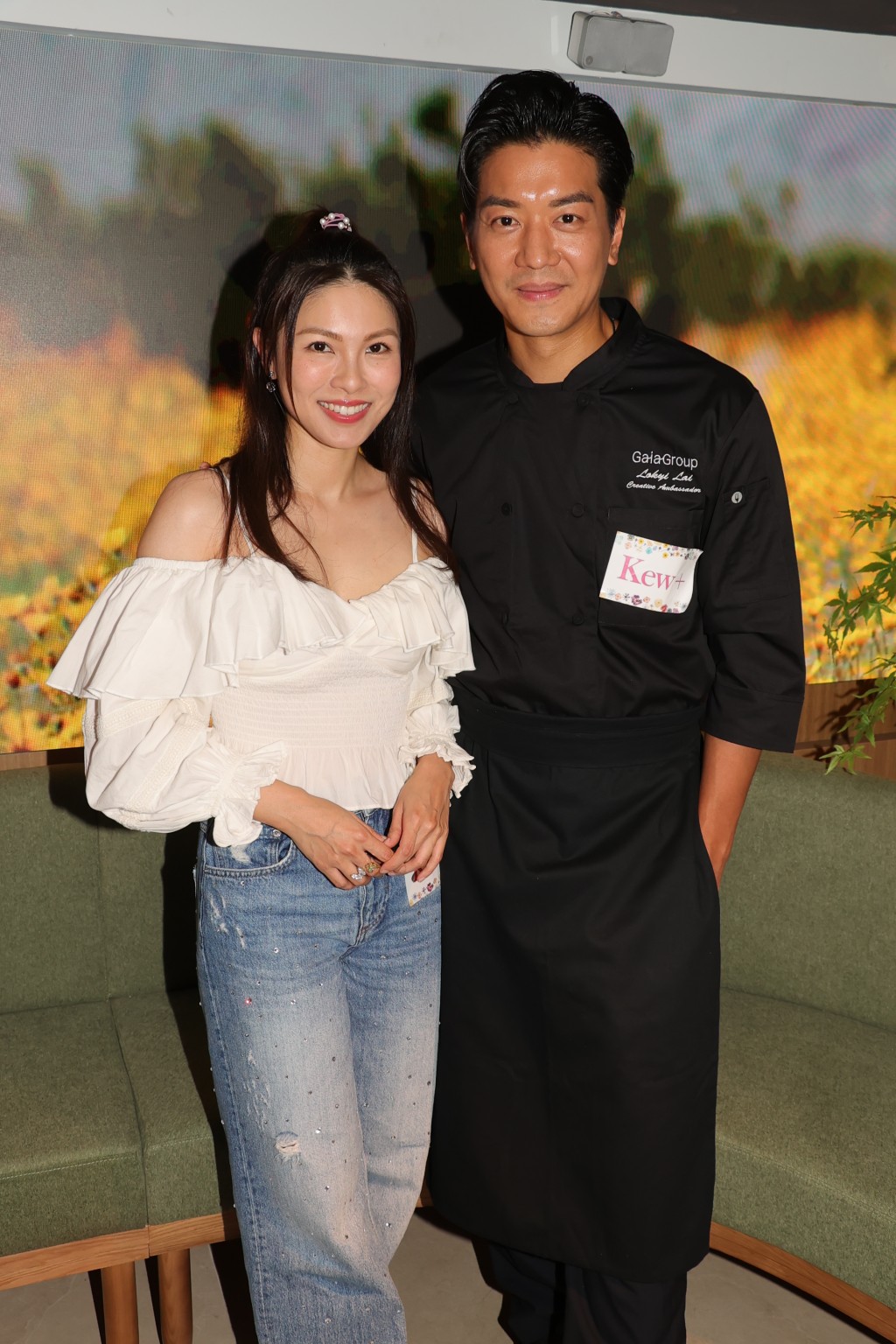 黎太李潔瑩就表示自己平常只負責試食和給予意見及精神上支持，又大讚老公設計菜單100分。