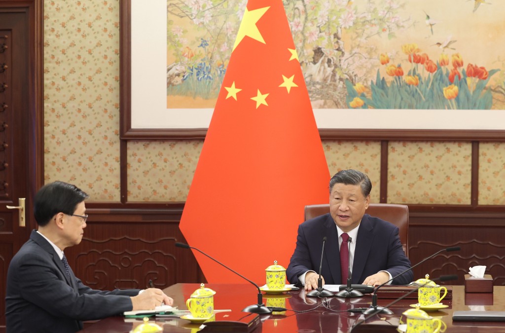 國家主席習近平在中南海會見來京述職的香港特別行政區行政長官李家超。新華社 