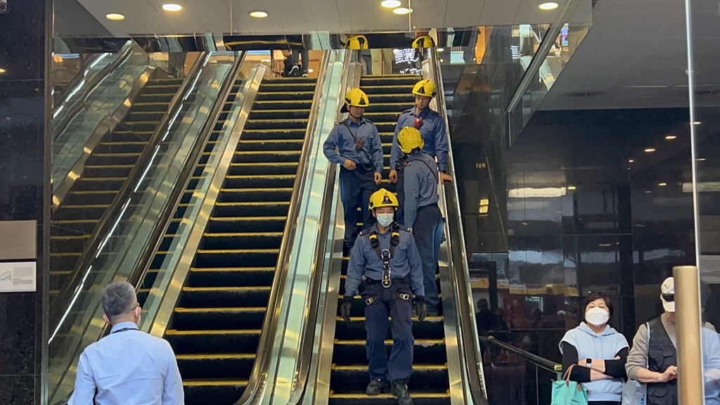 消防到場了解意外原因。楊偉亨攝