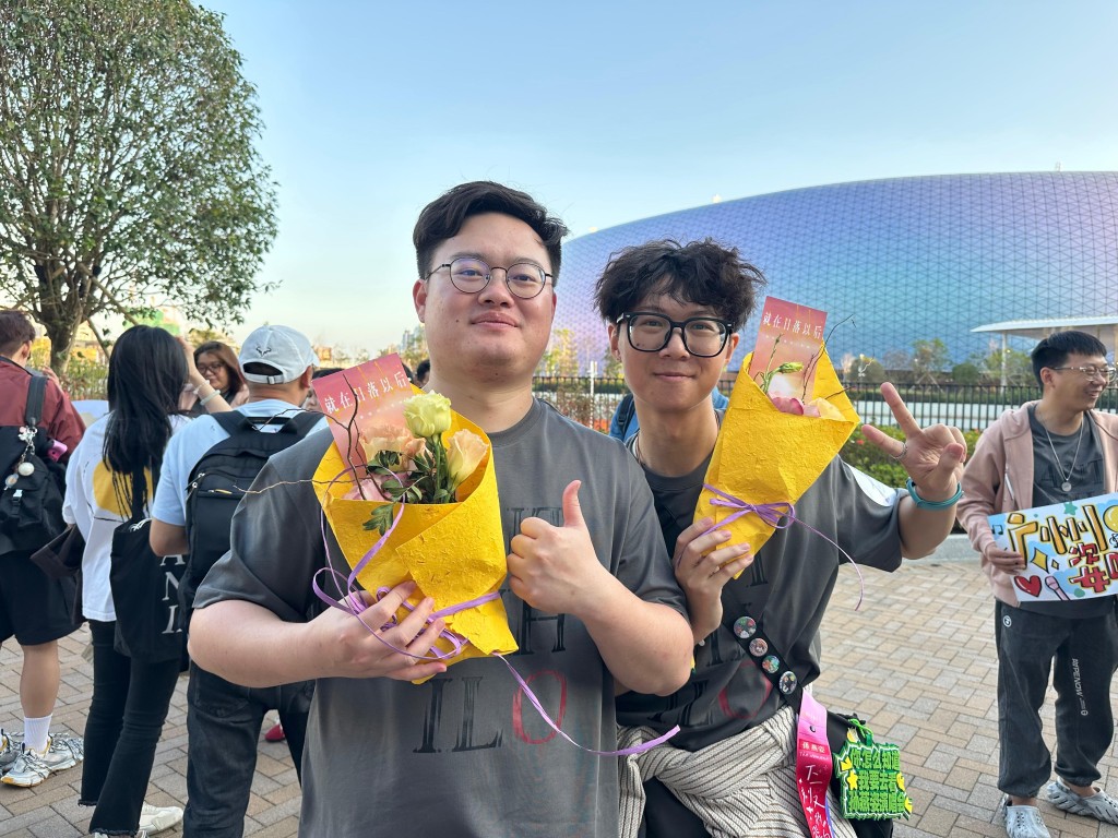 來自深圳的歌迷郭先生。 來自深圳的歌迷郭先生。