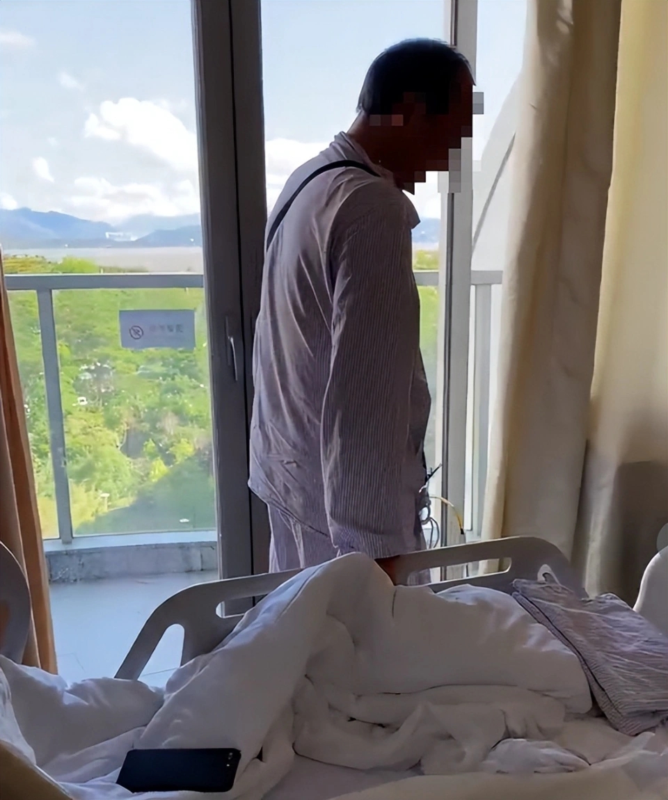 机械臂切除肿瘤不全，二次手术后病人两年后亡。