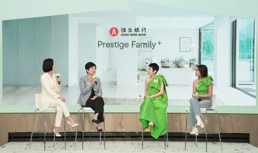 恒生財富管理及個人銀行業務主管李樺倫（左二）講解「Family+戶口」，吳君如（右二）在女兒陳是知（左一）陪同下一同分享規劃家庭財富心得。